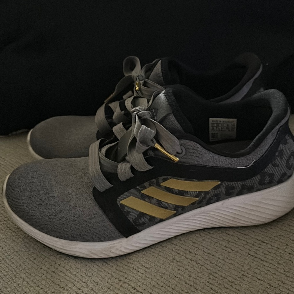 Women’s adidas bounce edge lux size 9